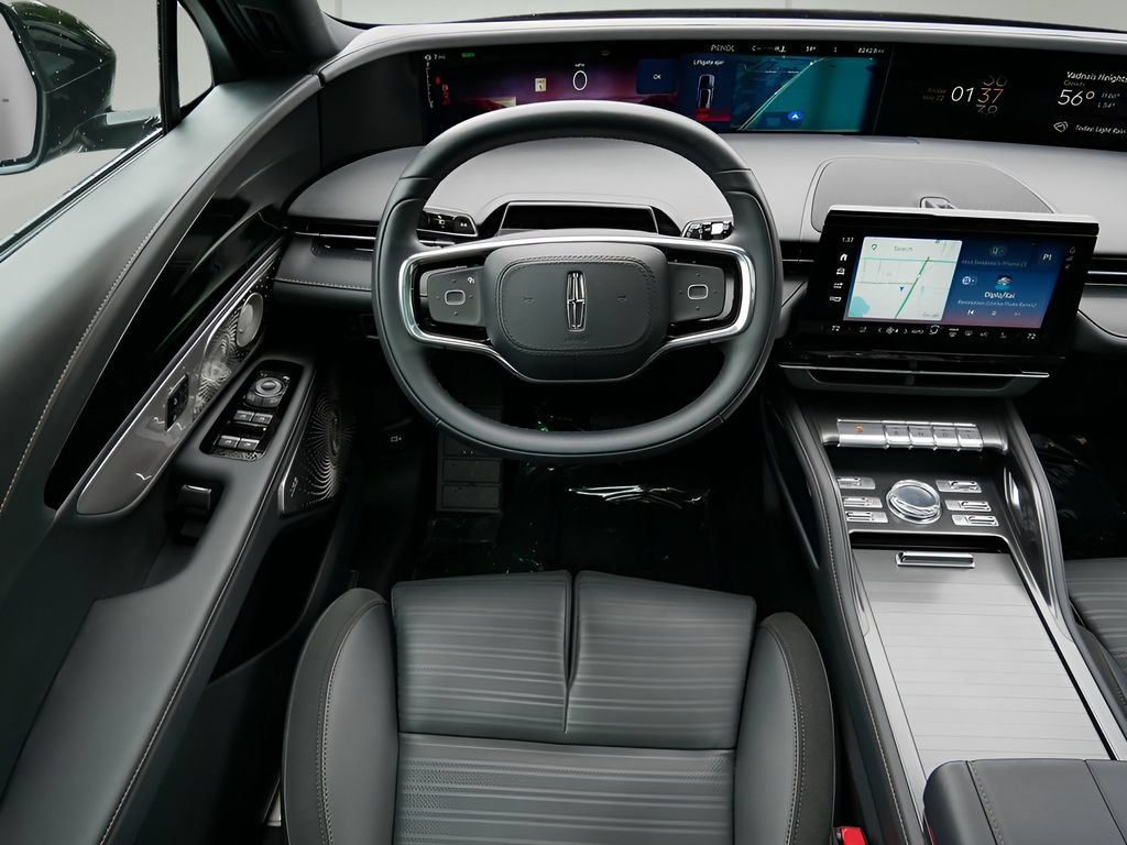 Used 2025 Lincoln Nautilus Reserve AWD/4WD image 13