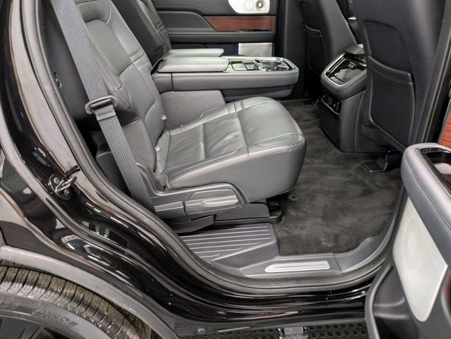 Used 2022 Lincoln Navigator Reserve image 25
