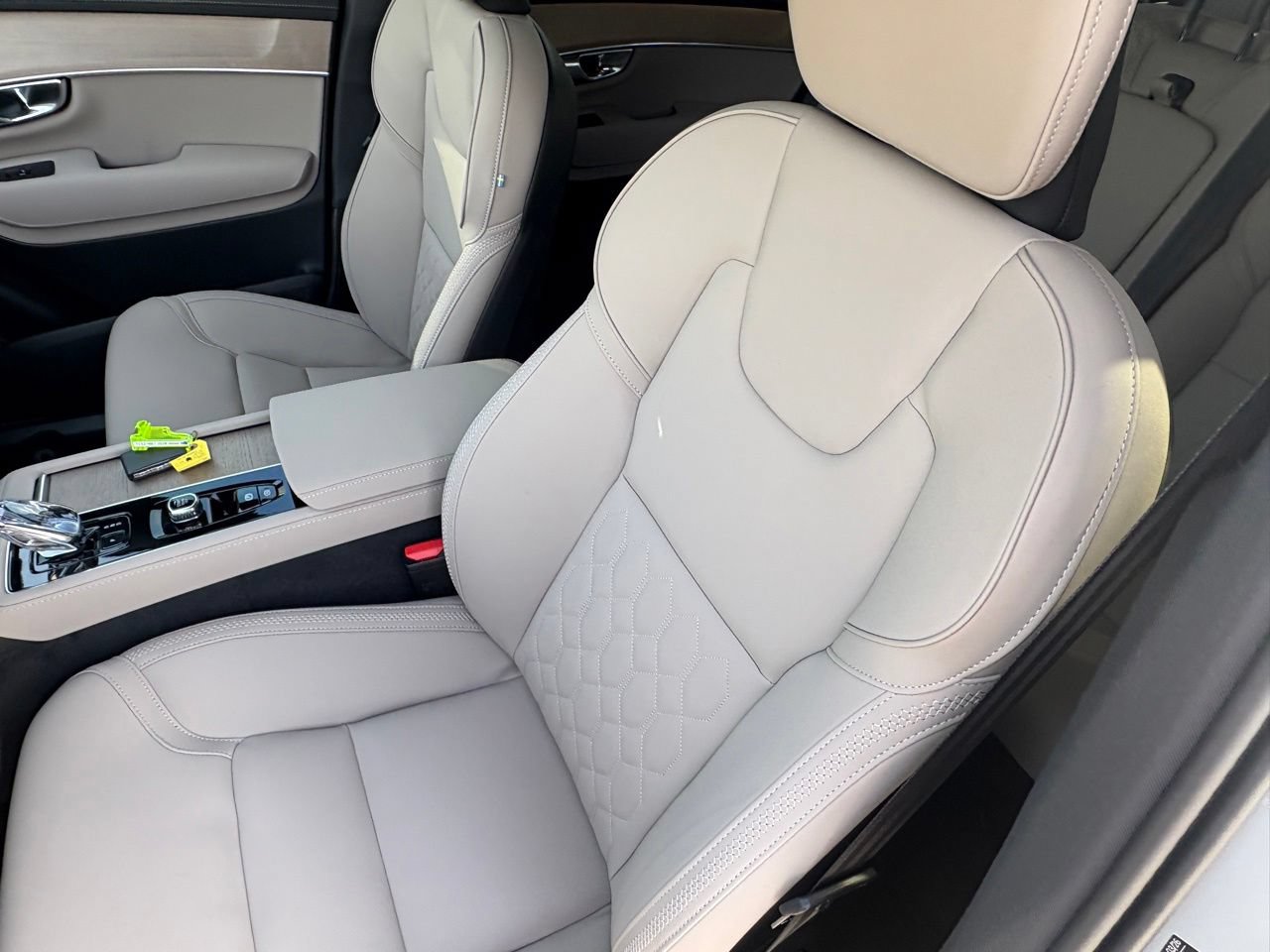 New 2026 Volvo XC90 B6 Plus w/ Protection Package Premier AWD/4WD image 19