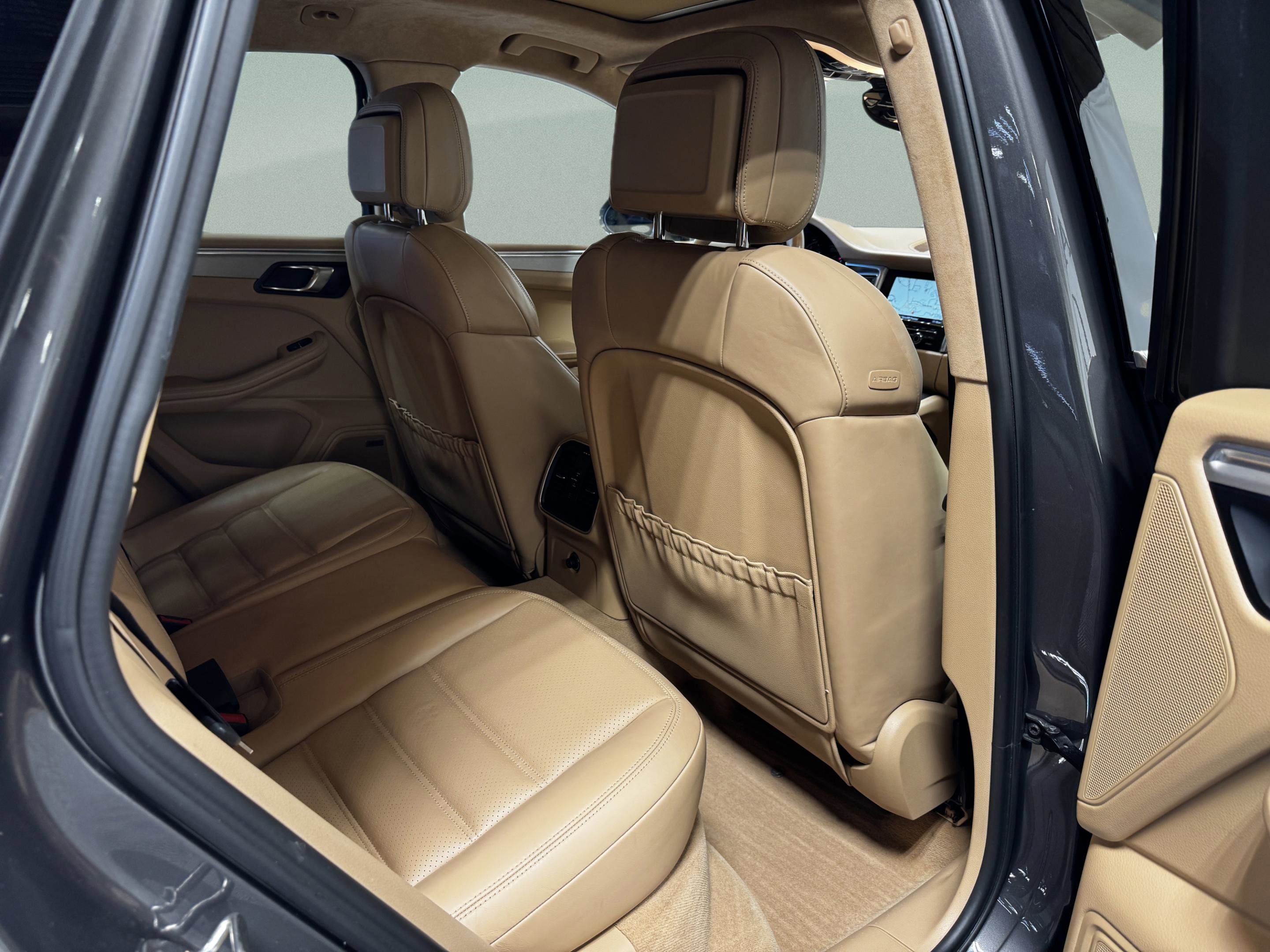 Used 2016 Porsche Macan Turbo image 23