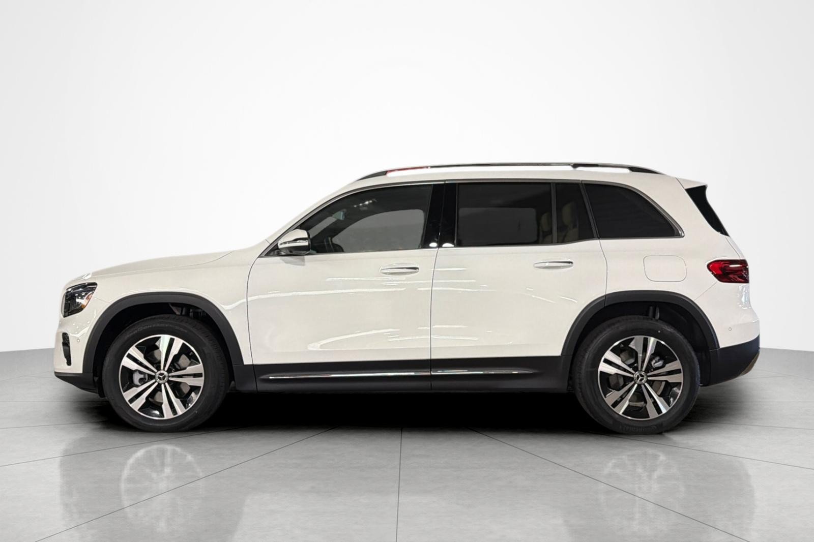New 2026 Mercedes-Benz GLB 250 image 2