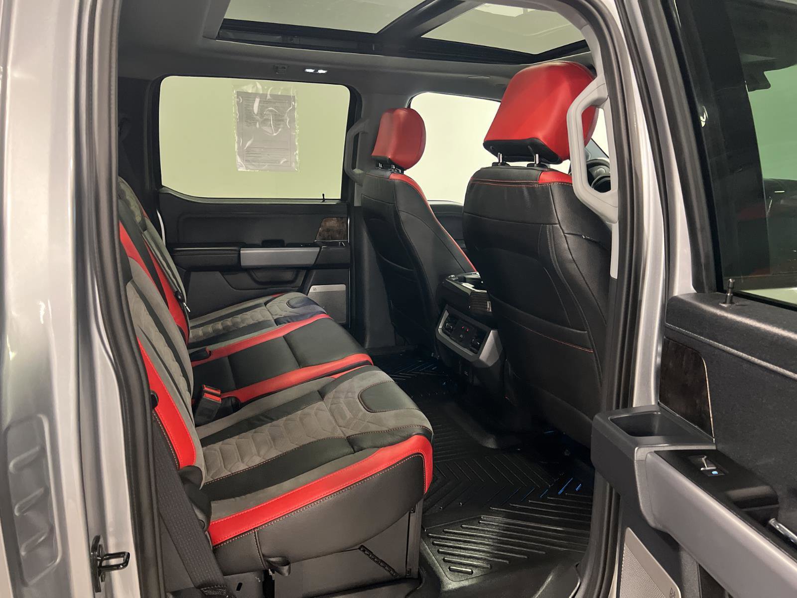 Used 2024 Ford F250 Lariat w/ Lariat Ultimate Package image 33