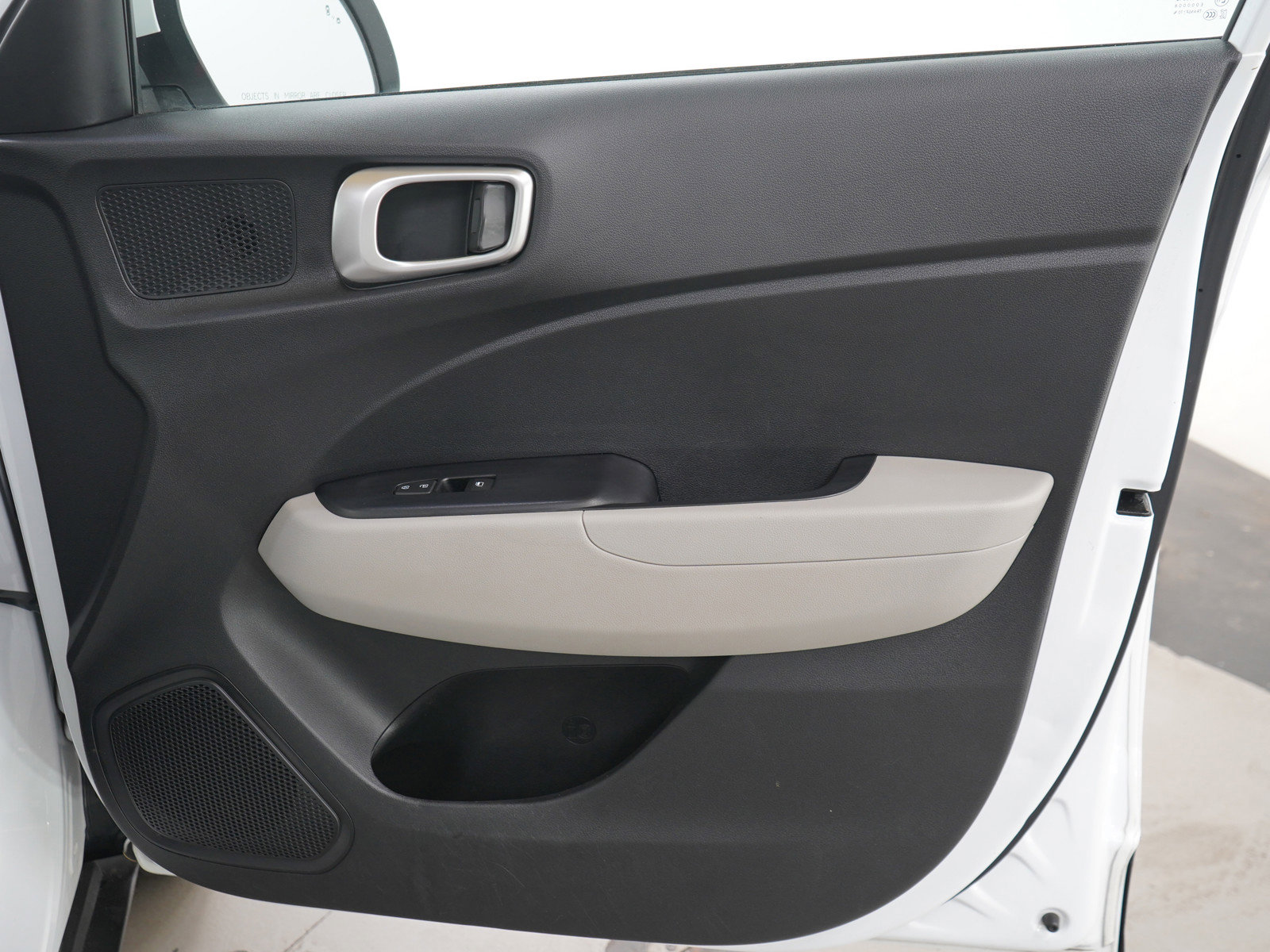 Used 2024 Hyundai Venue SEL FWD image 11