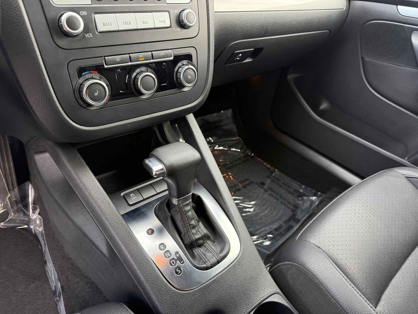 Used 2010 Volkswagen Jetta Limited Edition FWD image 13