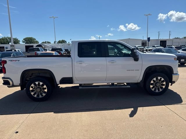 Used 2024 Chevrolet Silverado 2500 LT w/ All Star Edition AWD/4WD image 2