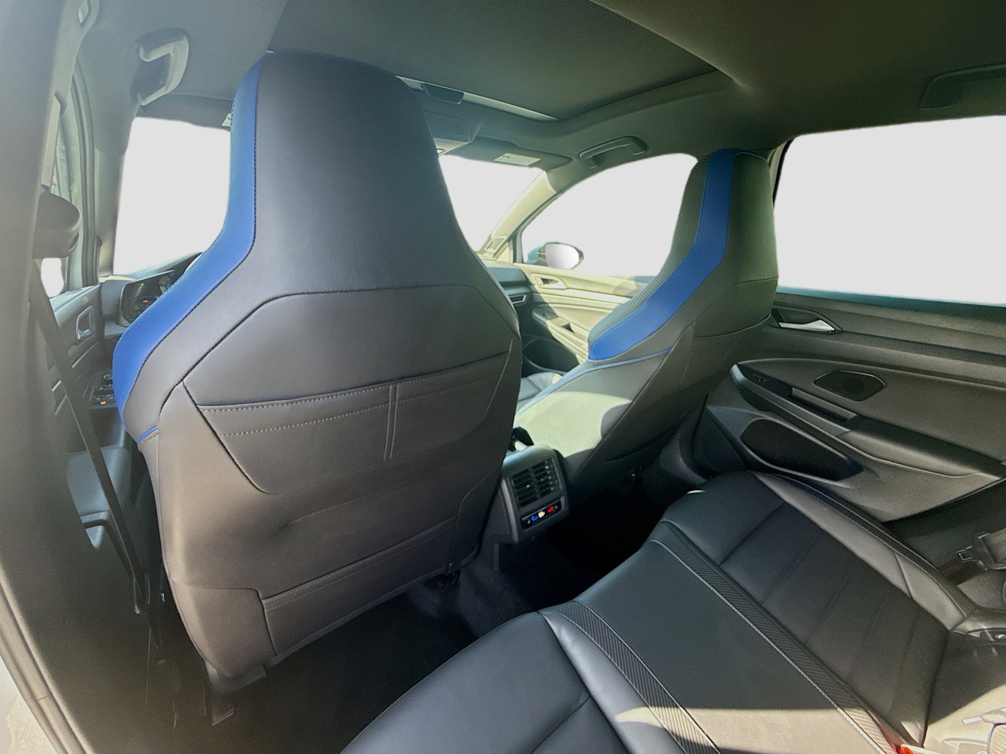 Certified 2023 Volkswagen Golf R image 25