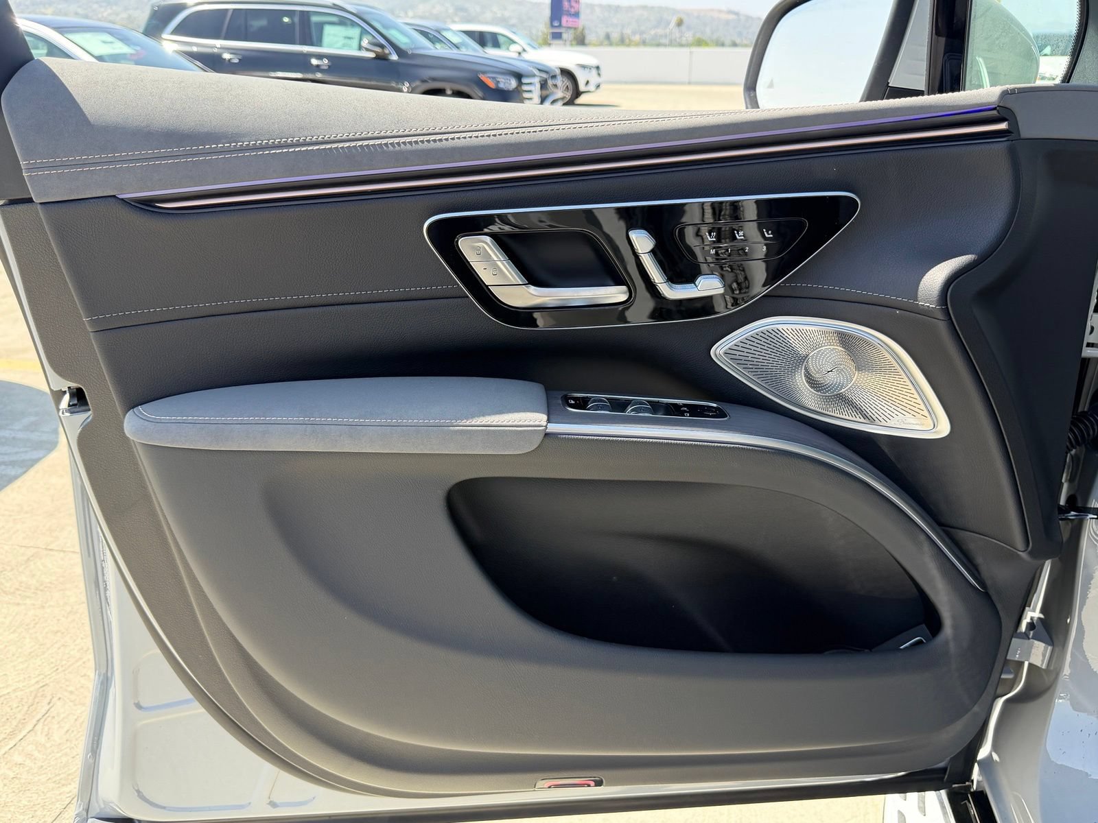 New 2026 Mercedes-Benz EQS 550 4MATIC SUV image 16