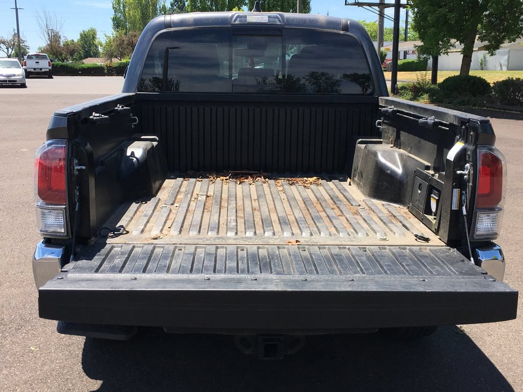 Used 2022 Toyota Tacoma TRD Off-Road w/ Black Out Package (TMS) AWD/4WD image 6