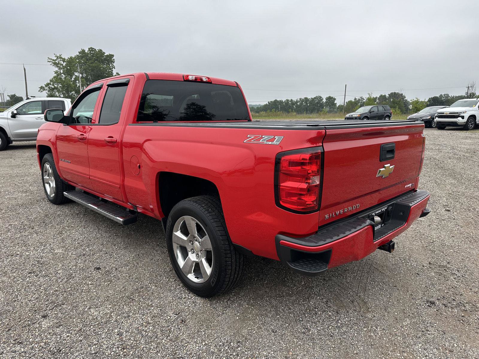 Used 2017 Chevrolet Silverado 1500 LT AWD/4WD image 39