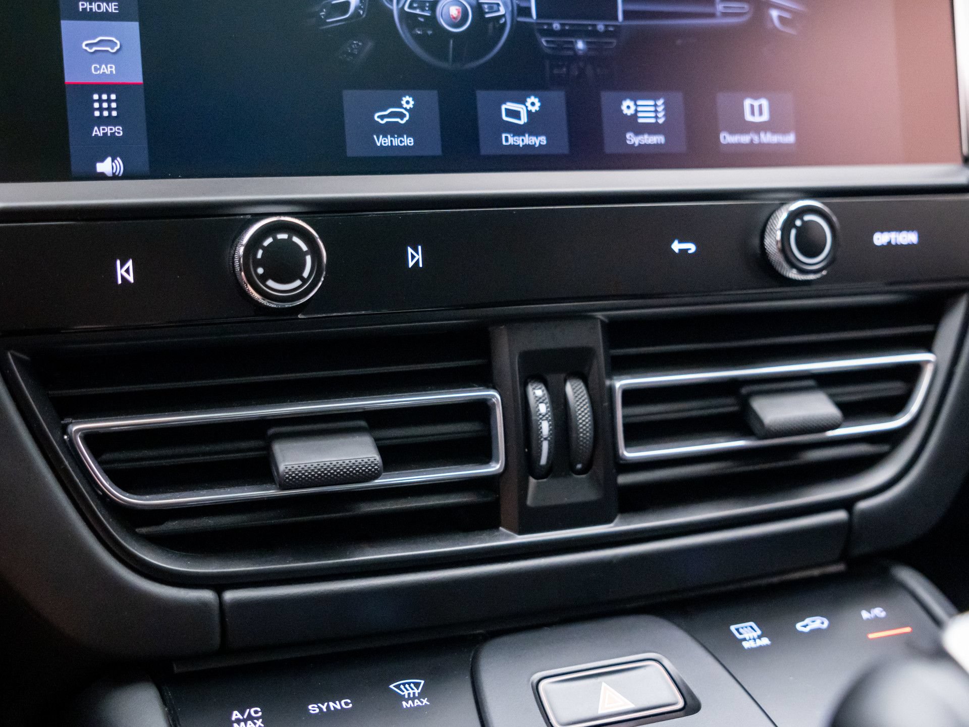 Certified 2022 Porsche Macan GTS AWD/4WD image 27