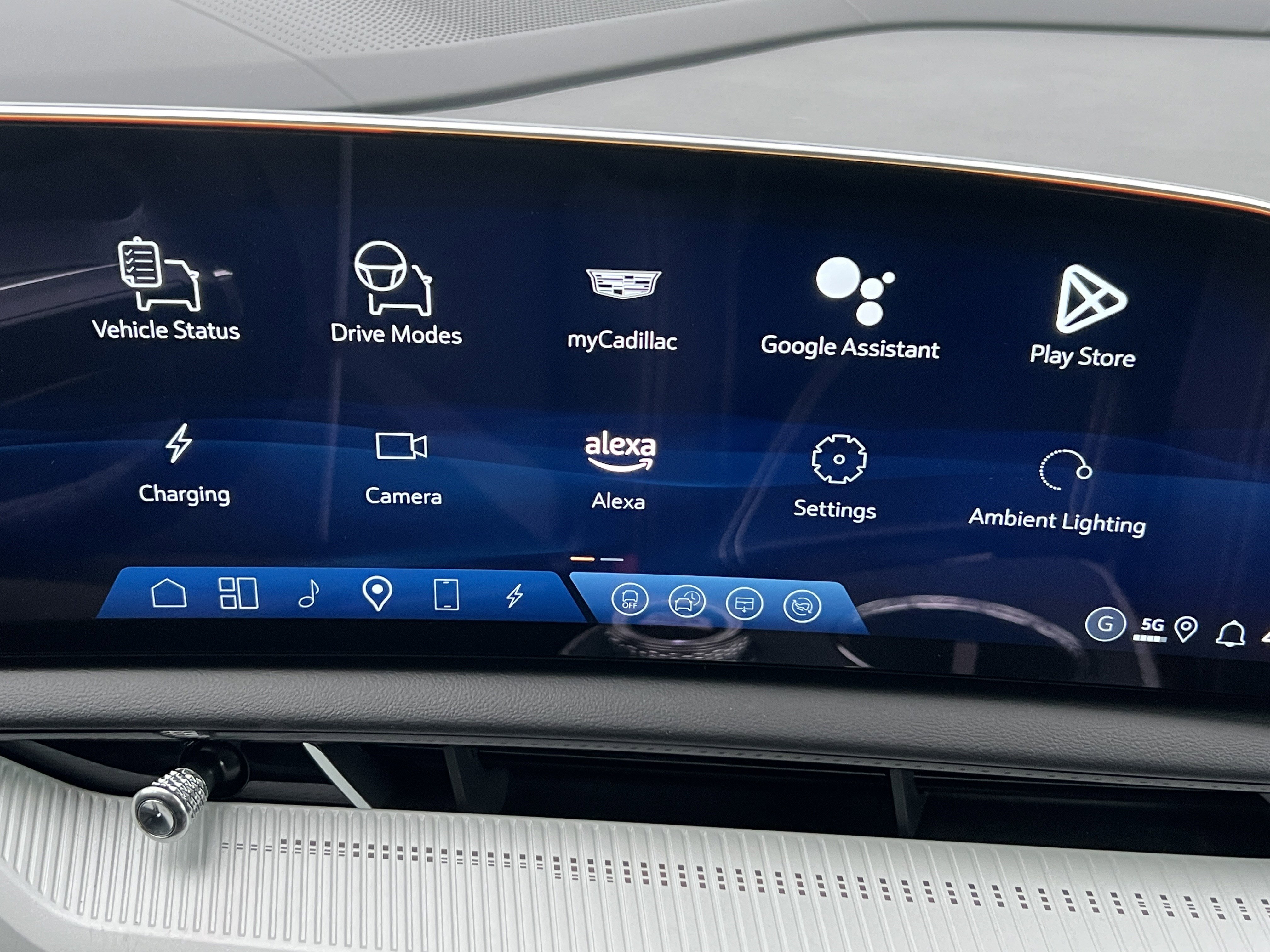 New 2025 Cadillac Optiq Sport 2 image 13