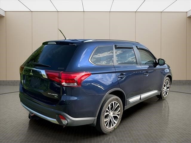 Used 2016 Mitsubishi Outlander SEL AWD/4WD image 17