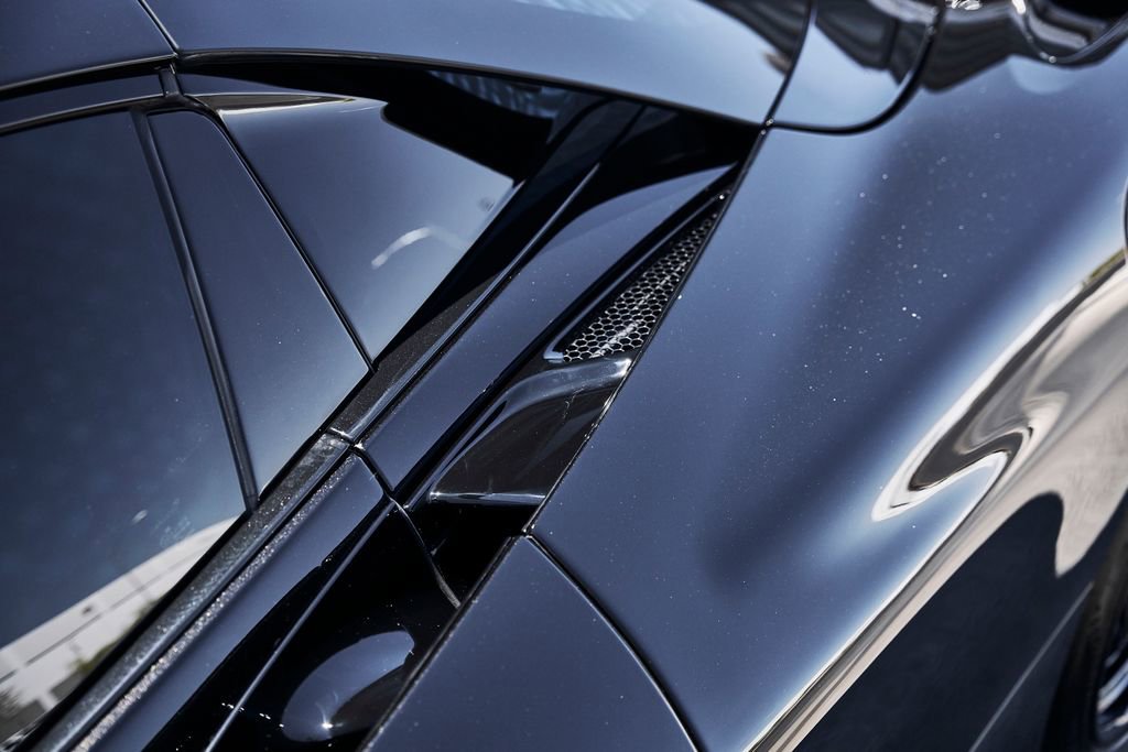 Used 2022 McLaren 765LT RWD image 12