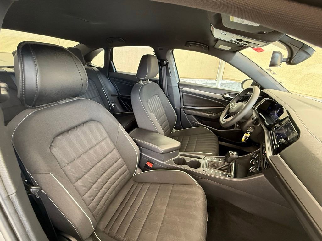 Used 2023 Volkswagen Jetta Sport image 17