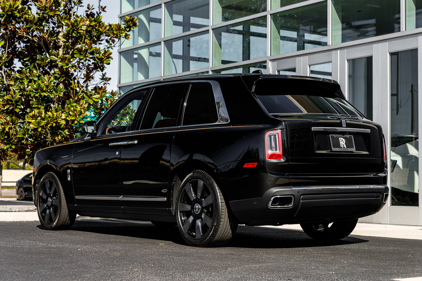 Used 2024 Rolls-Royce Cullinan Base w/ Cullinan Package image 10