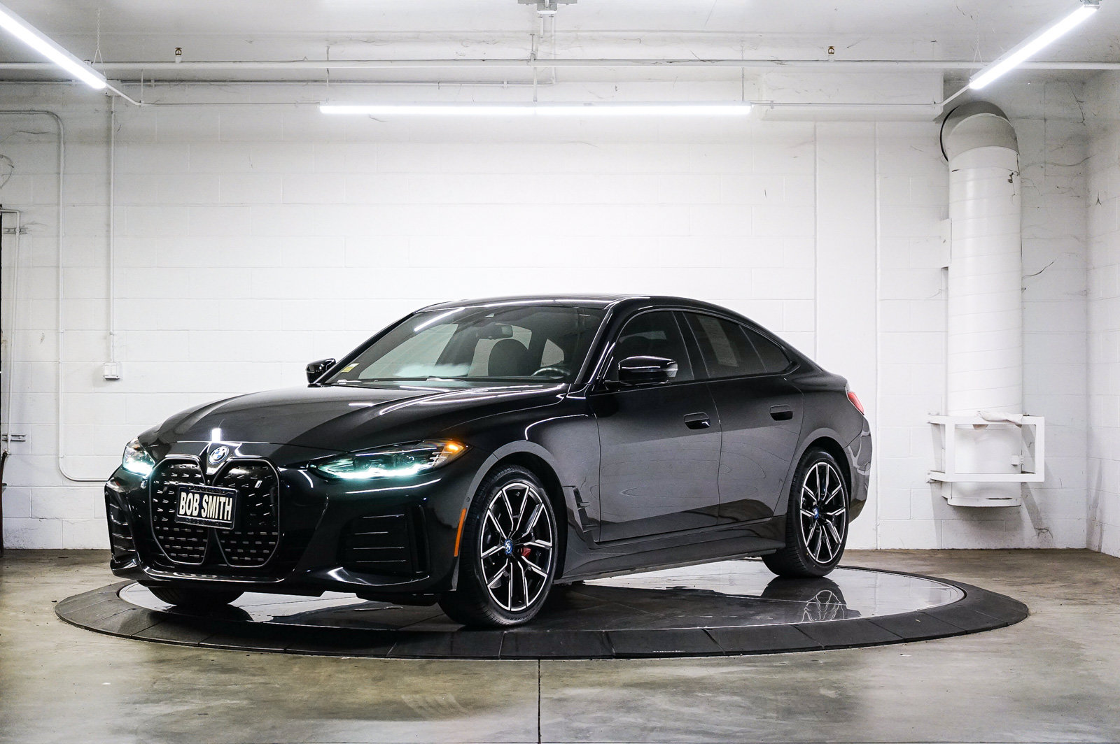 Used 2023 BMW i4 eDrive40 w/ M Sport Package RWD image 3