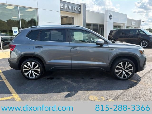 Used 2023 Volkswagen Taos SE FWD image 9