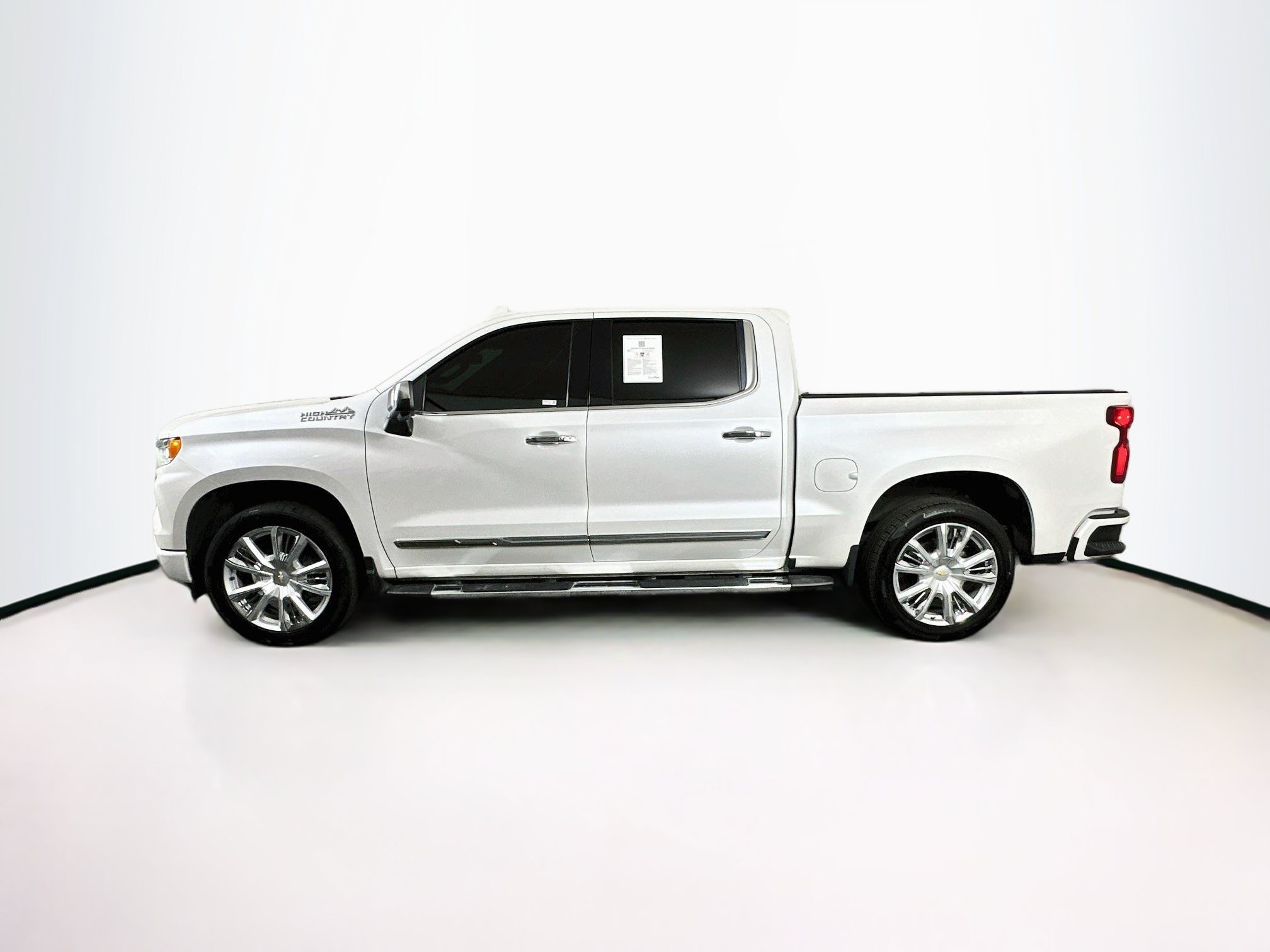Used 2022 Chevrolet Silverado 1500 High Country w/ High Country Premium Package AWD/4WD image 4