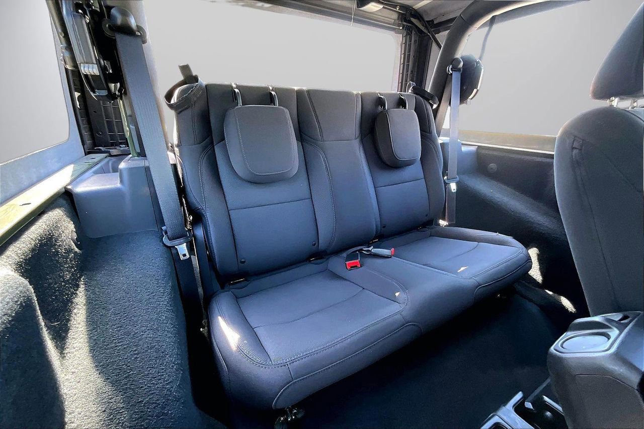 Used 2022 Jeep Wrangler Sport AWD/4WD image 23