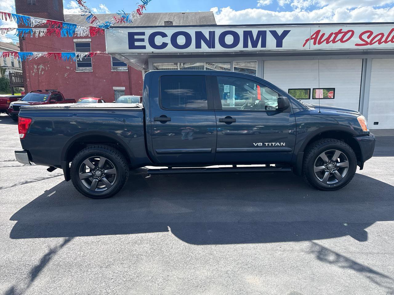 Used 2015 Nissan Titan SV w/ SV Value Truck Package AWD/4WD image 2