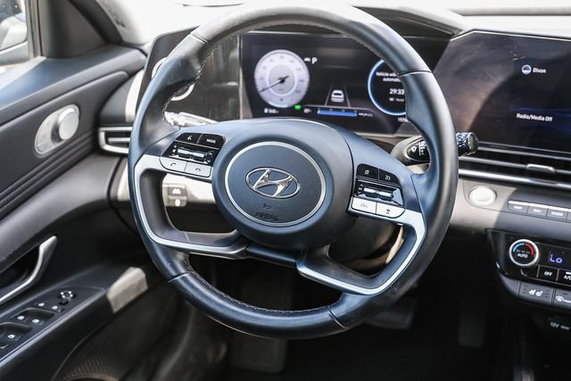 Certified 2022 Hyundai Elantra Limited FWD image 16