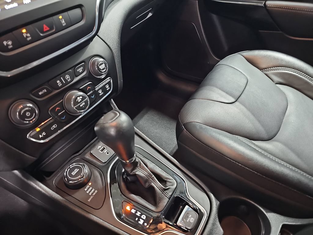 Used 2023 Jeep Cherokee Altitude Lux AWD/4WD image 25