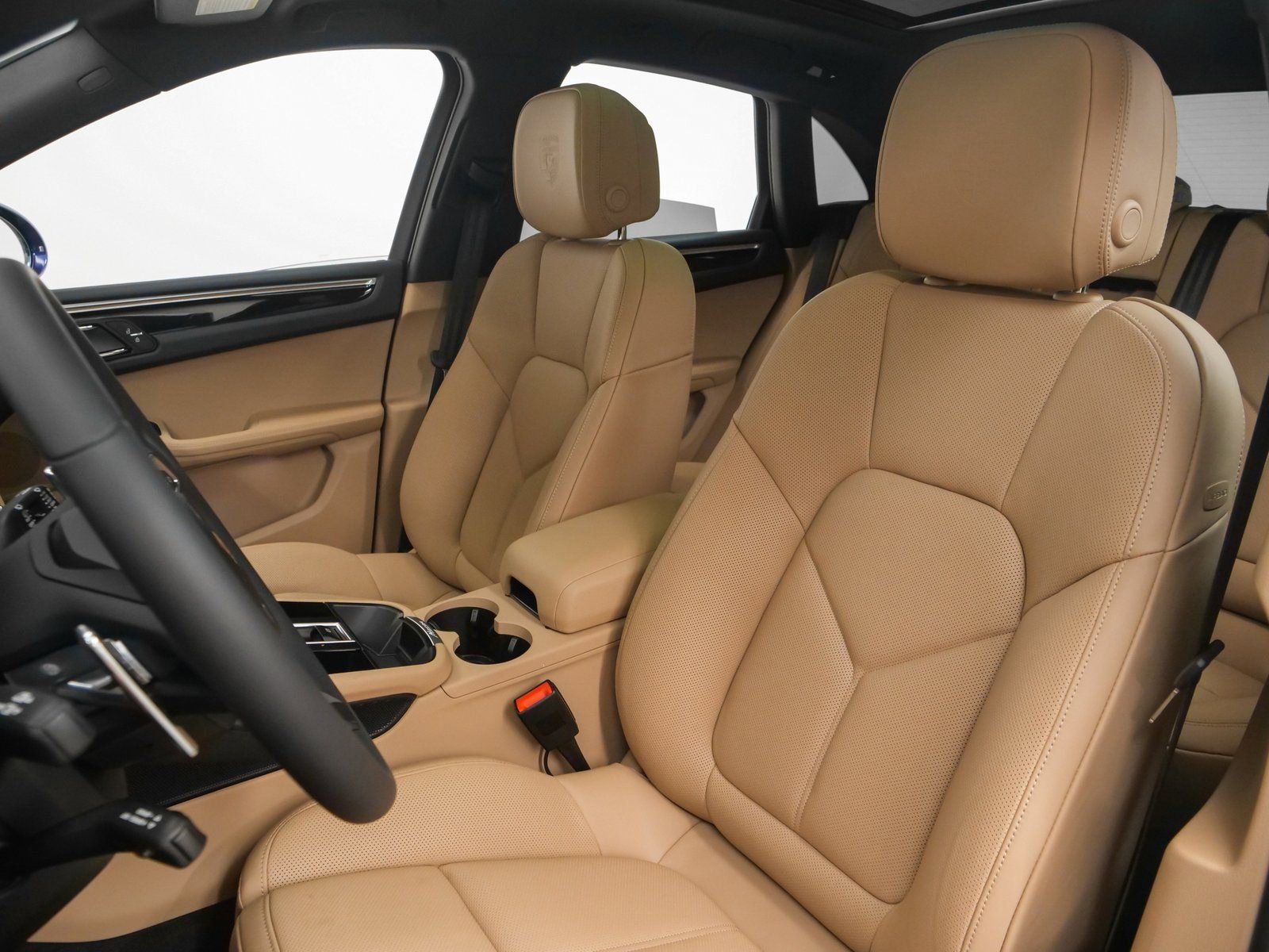 Used 2025 Porsche Macan image 38