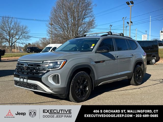 Used 2025 Volkswagen Atlas Peak Edition SE image 1