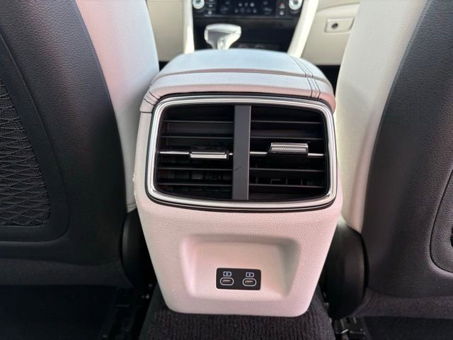 Used 2025 Genesis G70 2.5T image 41