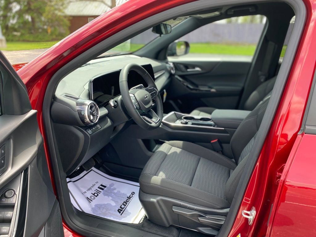 New 2026 Chevrolet Equinox LT w/ Midnight Edition AWD/4WD image 22