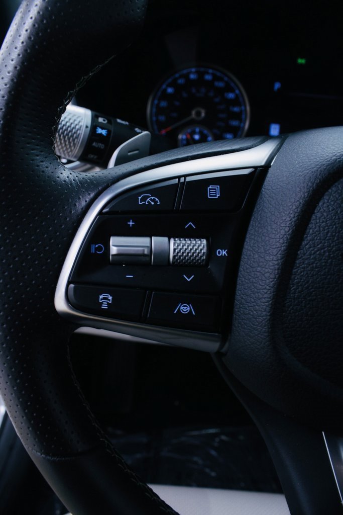 Used 2025 Genesis G70 2.5T image 14