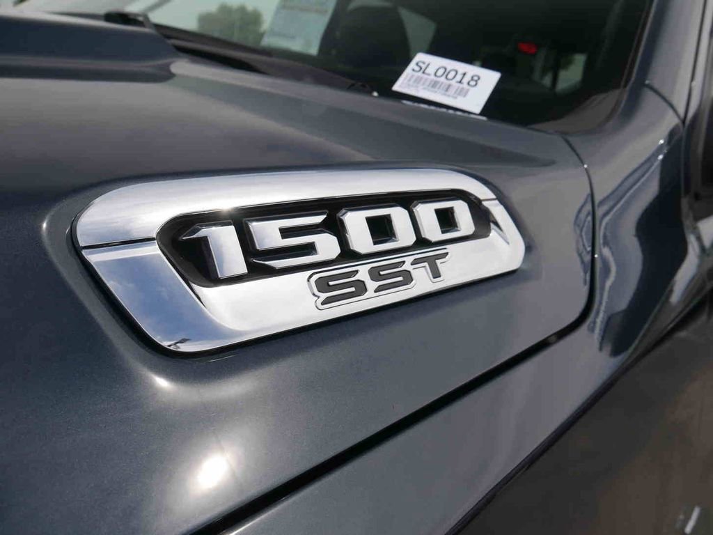 Certified 2025 RAM 1500 Laramie AWD/4WD image 14