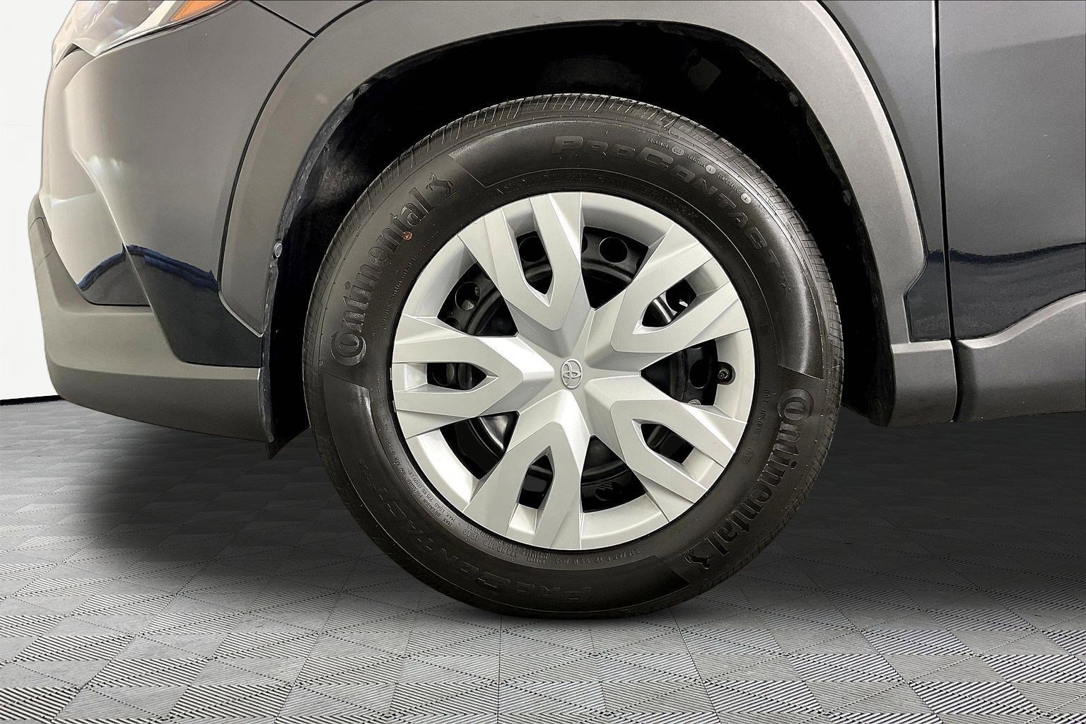 Used 2024 Toyota Corolla Cross L AWD/4WD image 32
