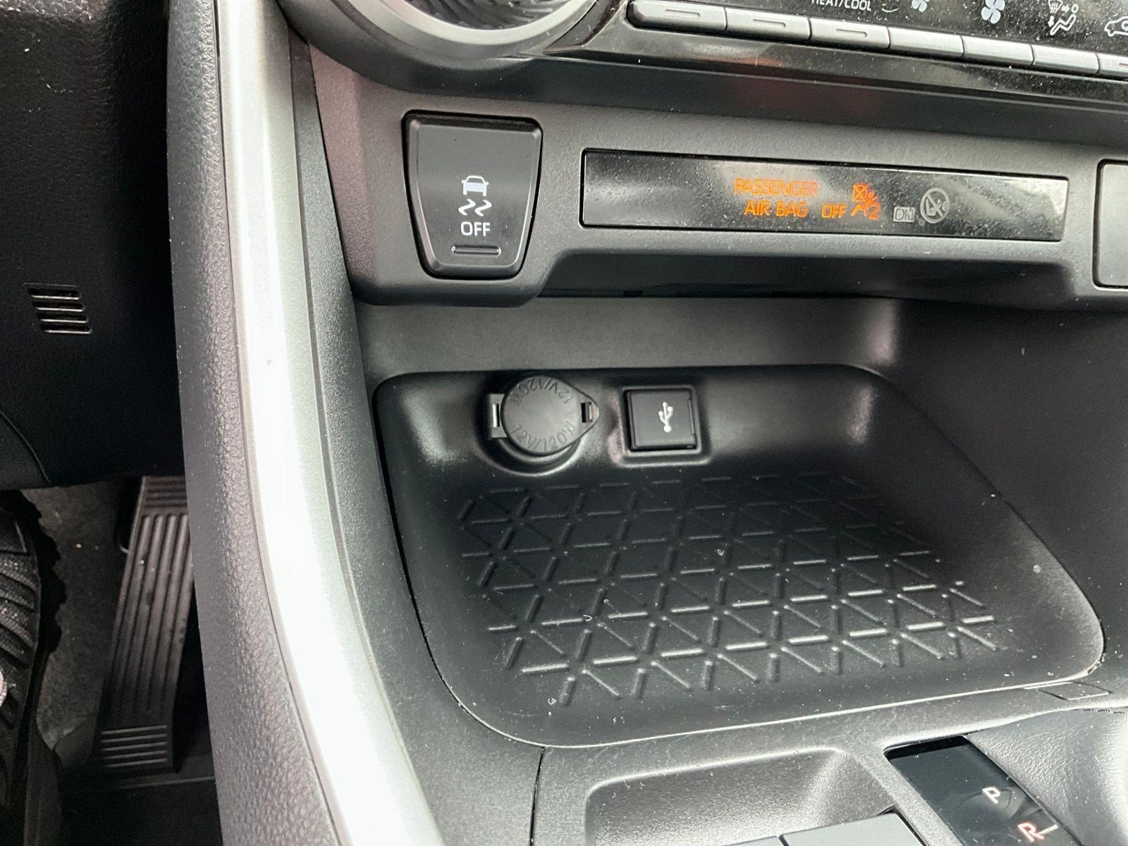 Used 2022 Toyota RAV4 XLE AWD/4WD image 15