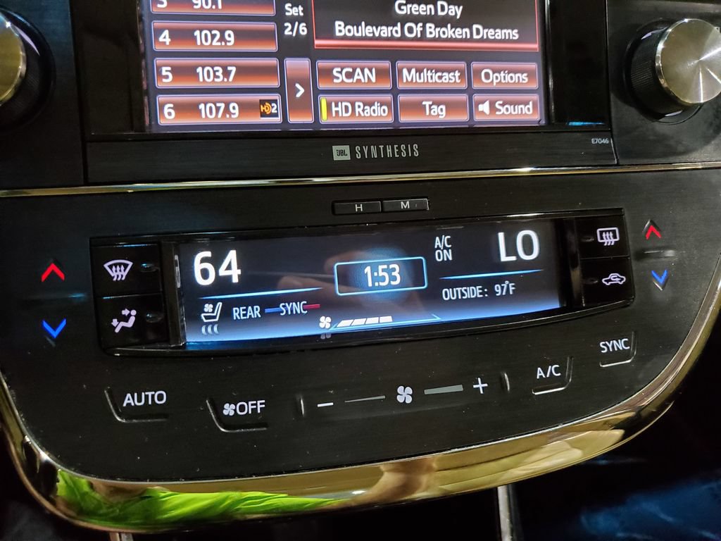 Used 2013 Toyota Avalon Limited w/ Technology Pkg FWD image 32