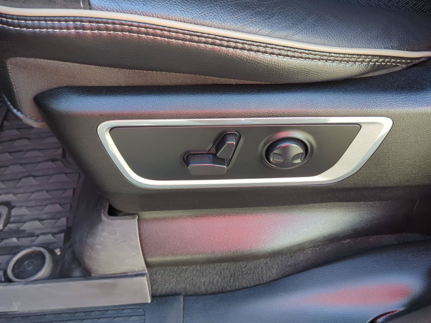 Used 2023 RAM 1500 Laramie AWD/4WD image 12