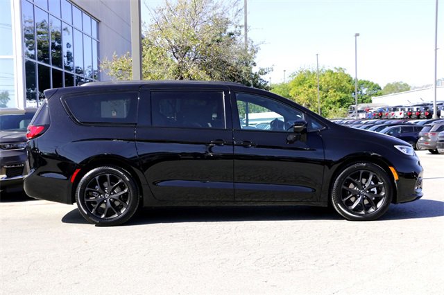 New 2026 Chrysler Pacifica Limited image 4