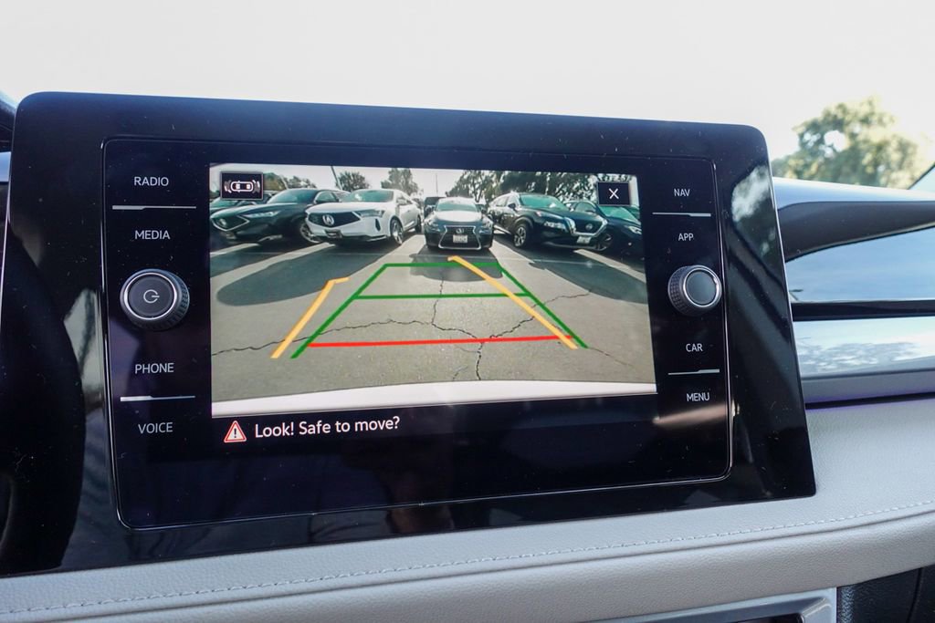 Certified 2025 Volkswagen Taos SEL image 18