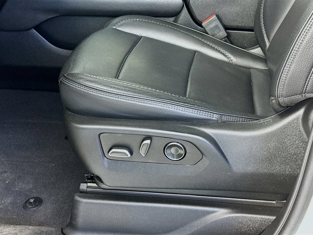 Used 2023 GMC Yukon Denali w/ LPO, Floor Liner Package AWD/4WD image 22