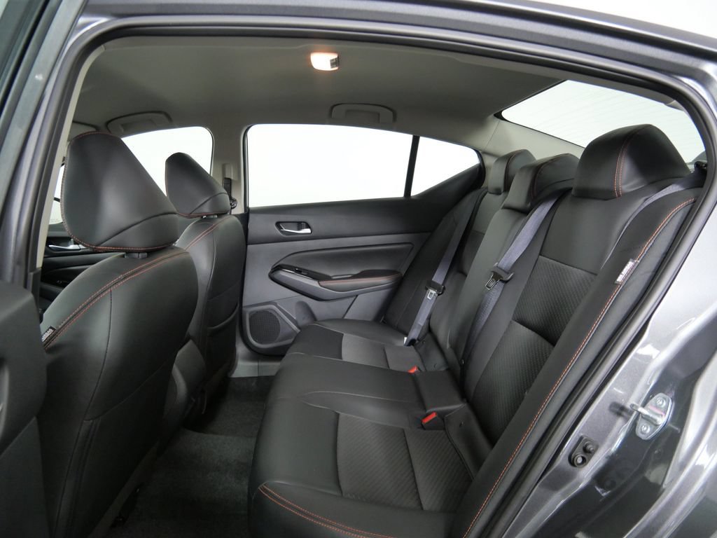 Used 2025 Nissan Altima 2.5 SR AWD/4WD image 16