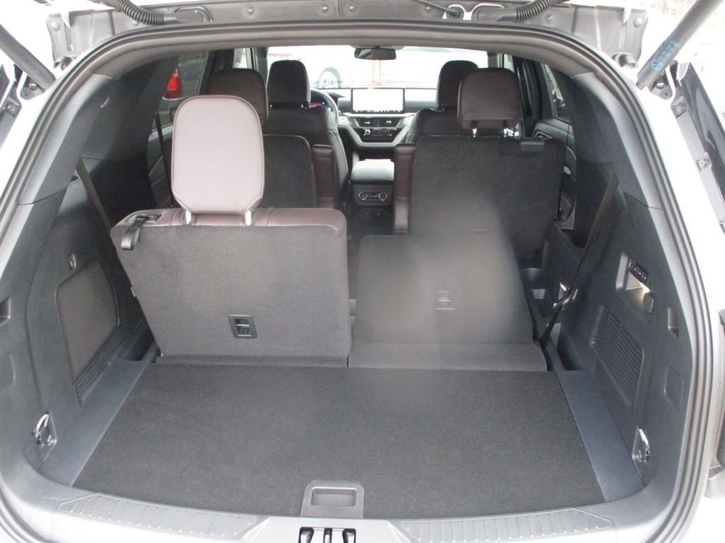 New 2026 Ford Explorer Platinum image 4