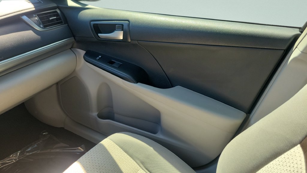 Used 2013 Toyota Camry LE FWD image 13