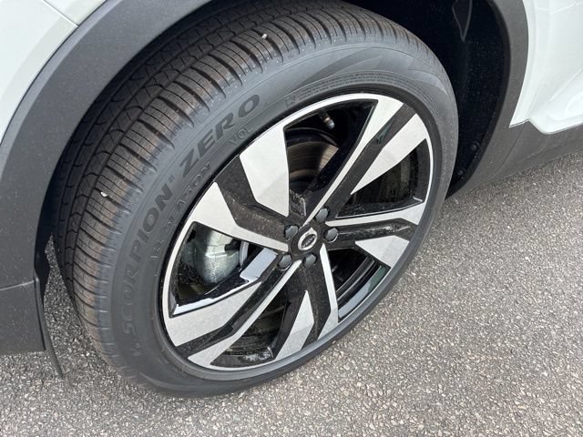 New 2026 Volvo XC40 B5 Ultra w/ Protection Package Premier AWD/4WD image 12