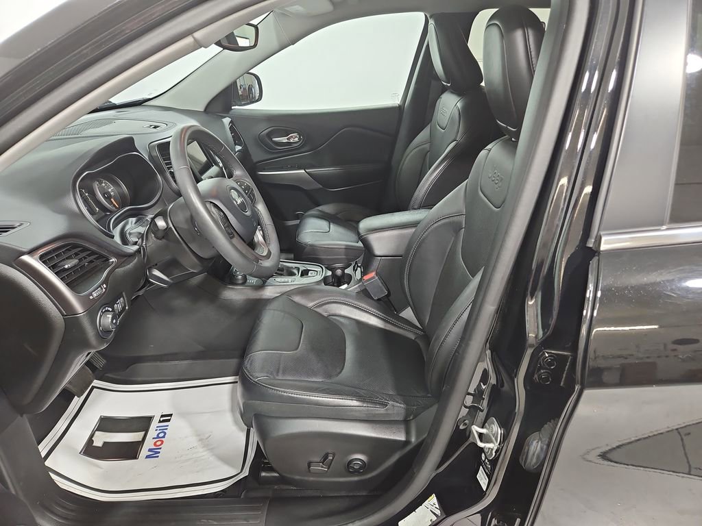 Used 2021 Jeep Cherokee Latitude Lux w/ Mopar Interior Package AWD/4WD image 10