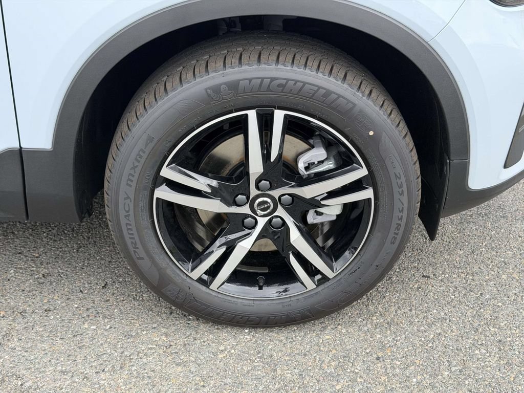 New 2026 Volvo XC40 B5 Core w/ Climate Package AWD/4WD image 24