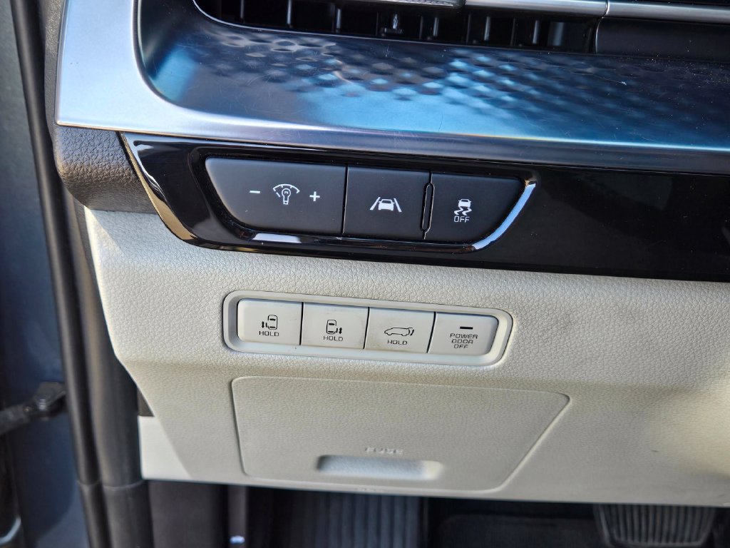 Used 2022 Kia Carnival SX Prestige FWD image 17