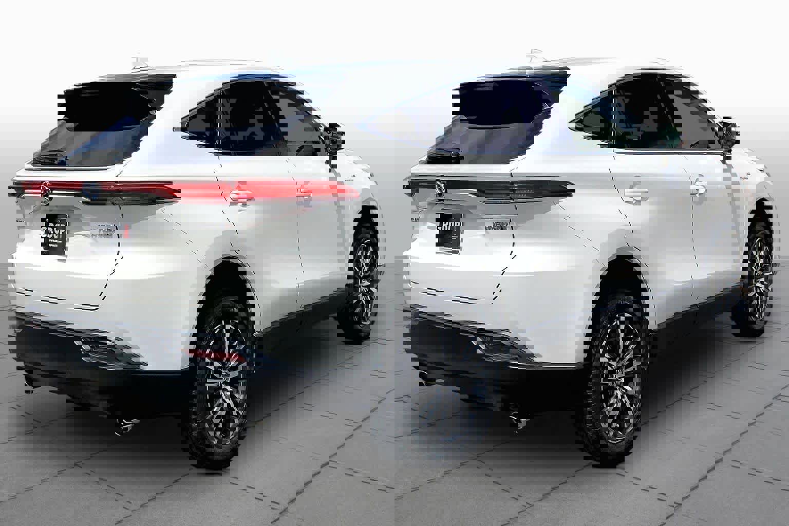 Used 2021 Toyota Venza LE w/ Carpet Mat Package (TMS) image 12