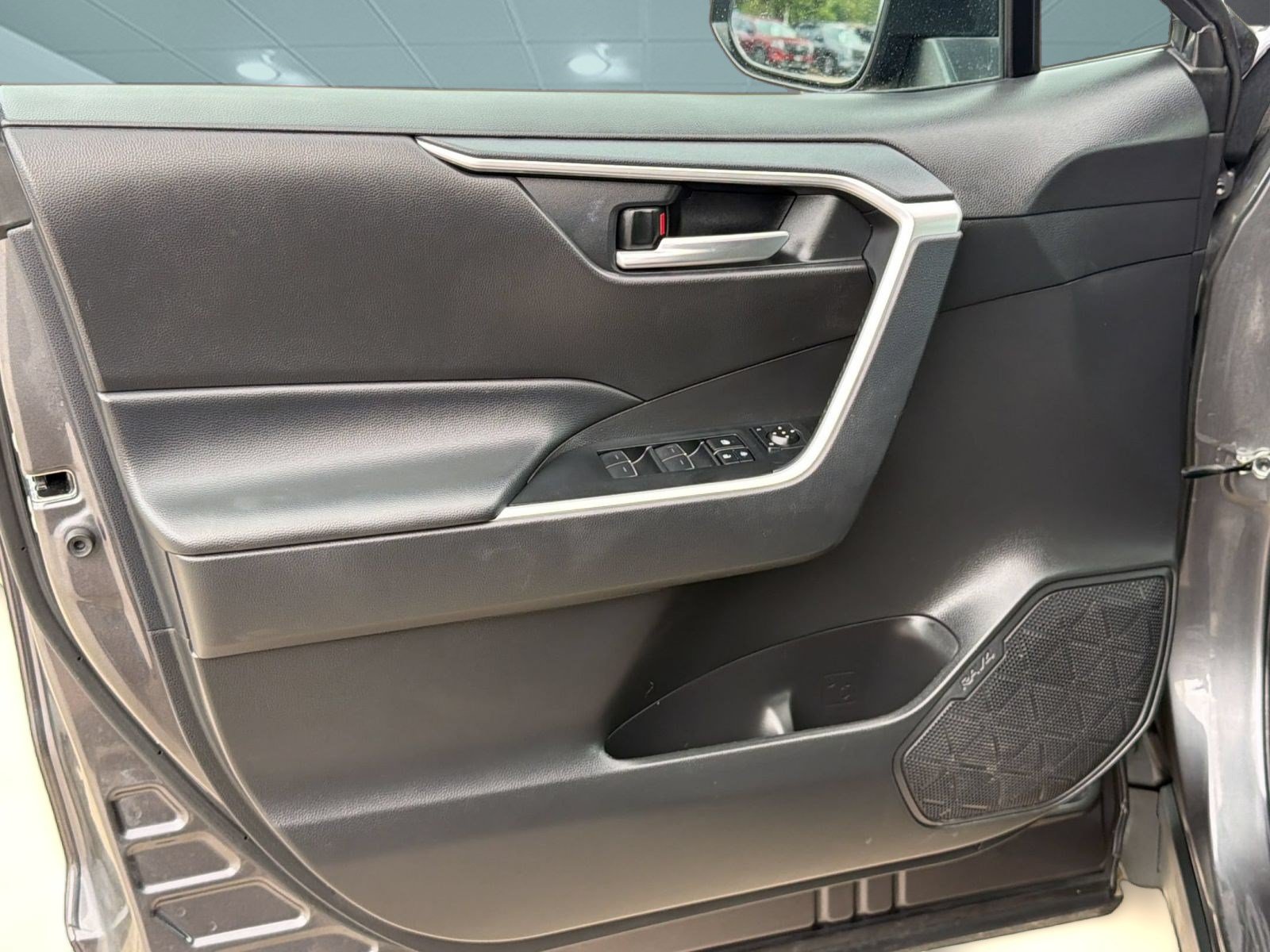 Used 2025 Toyota RAV4 XLE AWD/4WD image 14