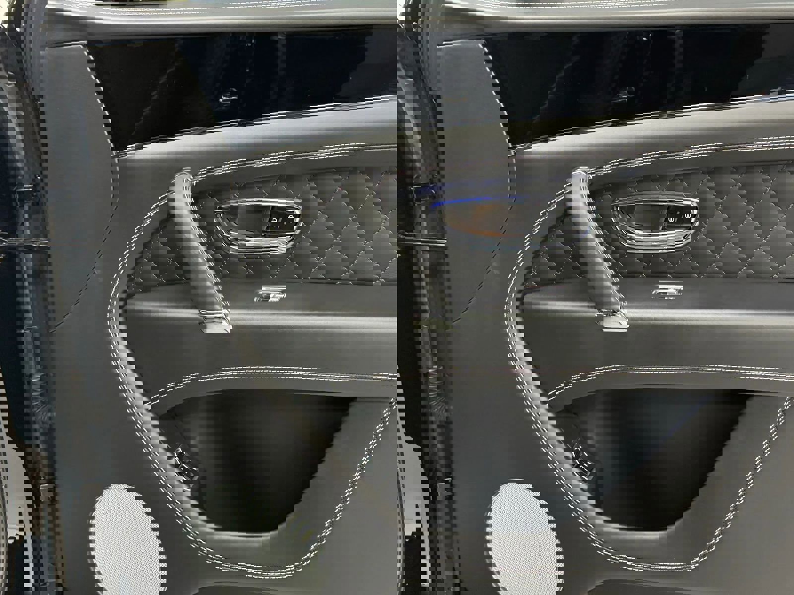 Used 2018 Bentley Bentayga image 34