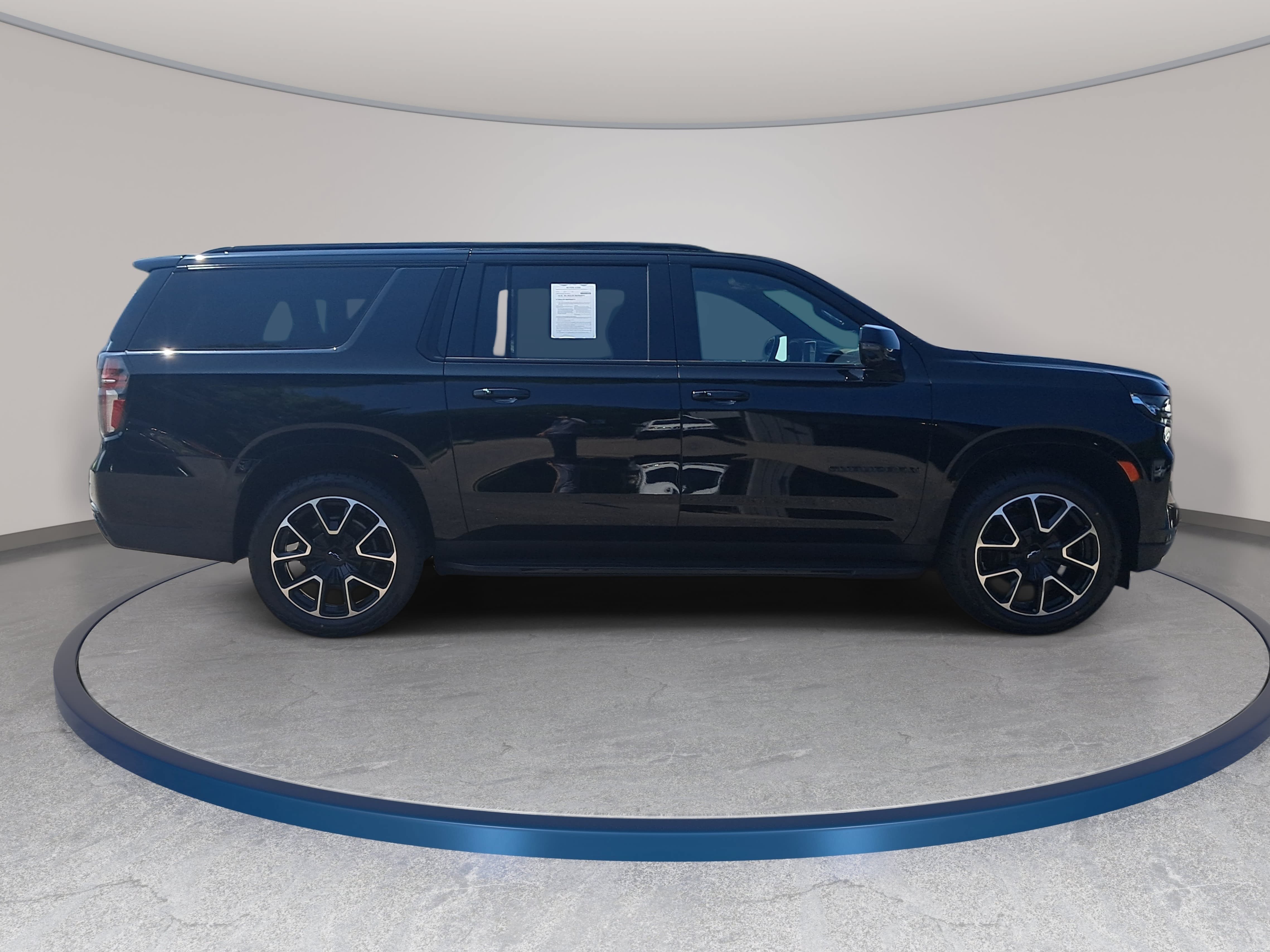 Used 2021 Chevrolet Suburban RST w/ Luxury Package AWD/4WD image 4